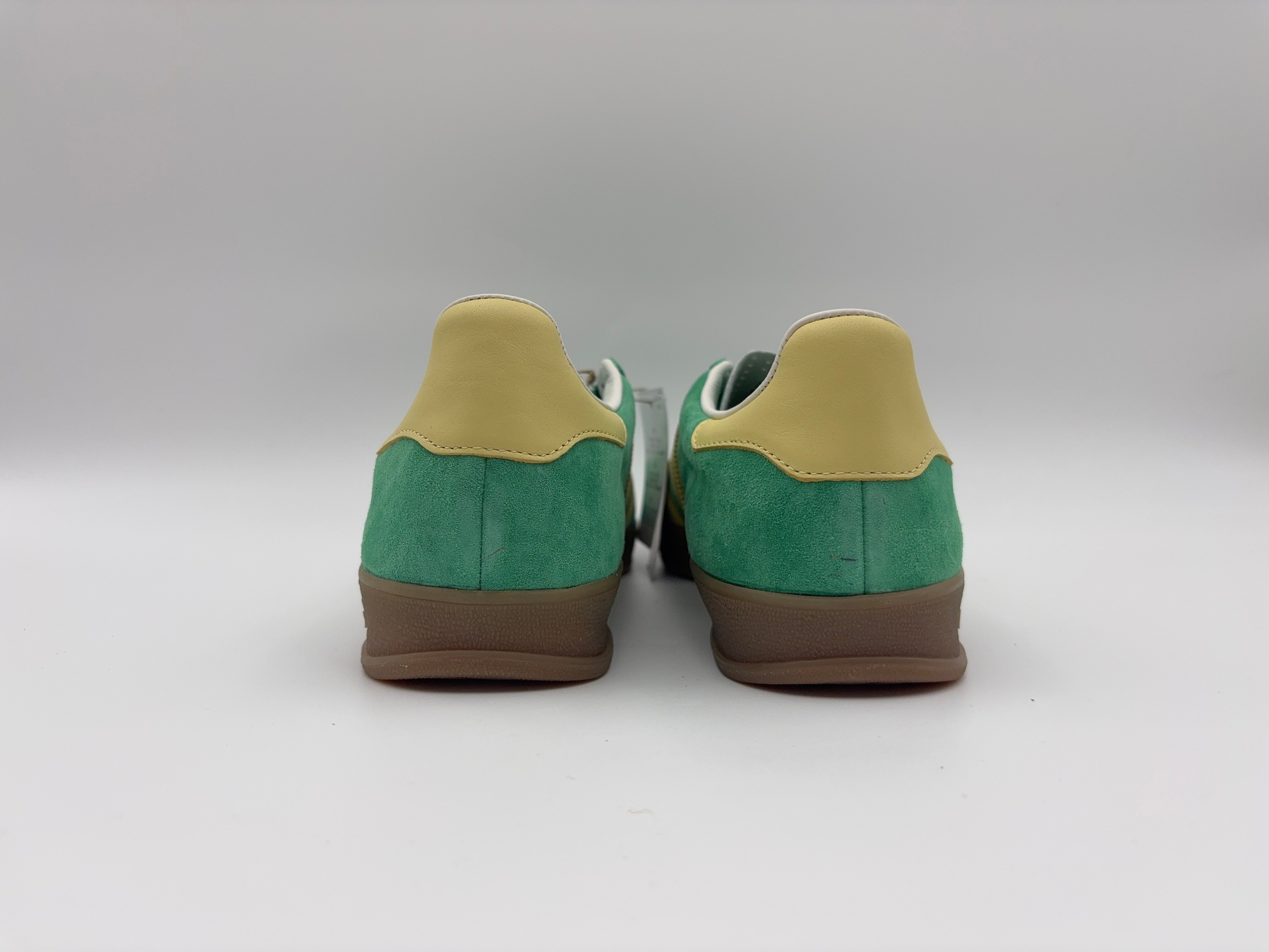 Gazelle Indoor 'Semi Court Green'