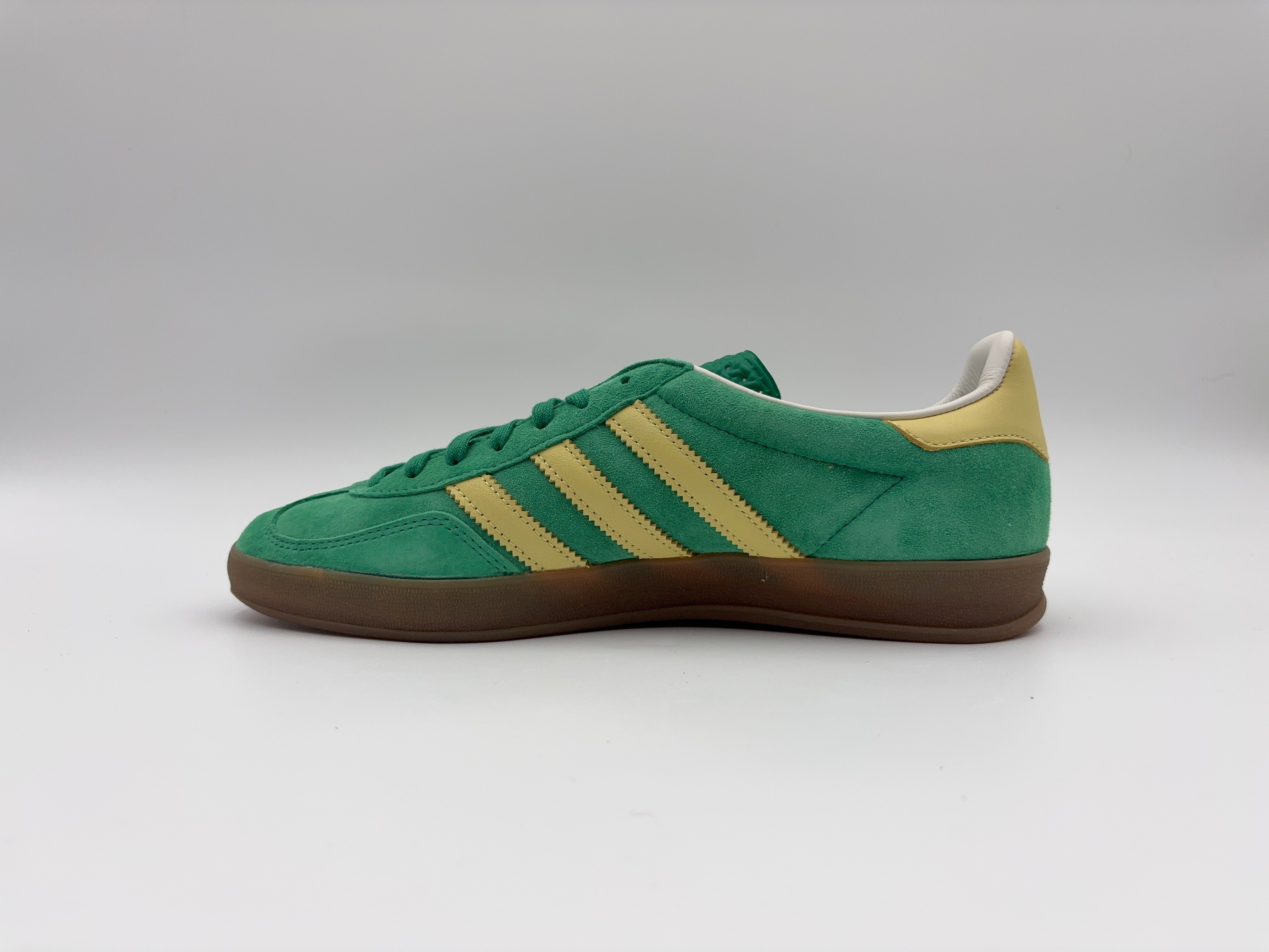 Gazelle Indoor 'Semi Court Green'