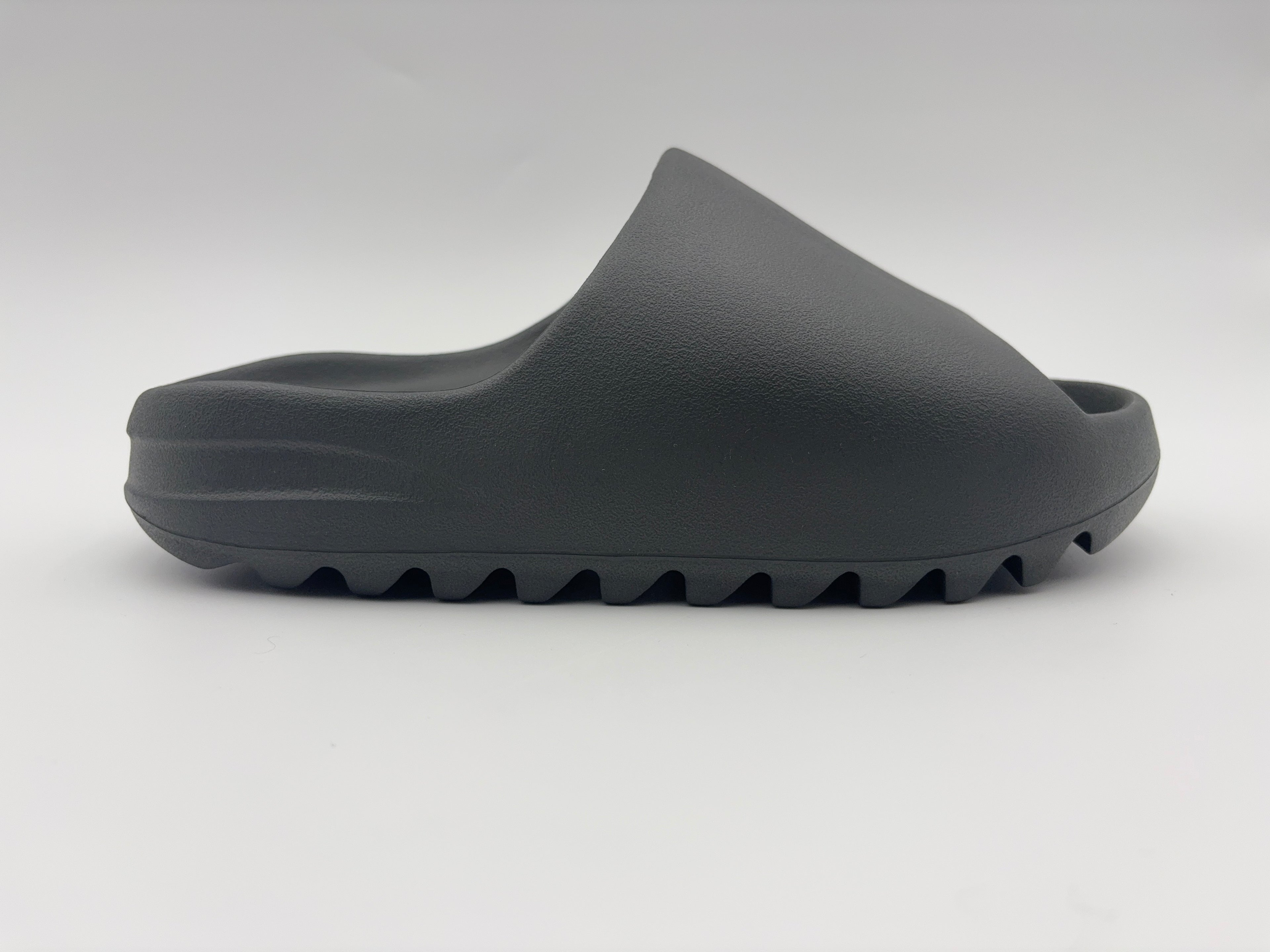 Yeezy Slide 'Dark Onyx'