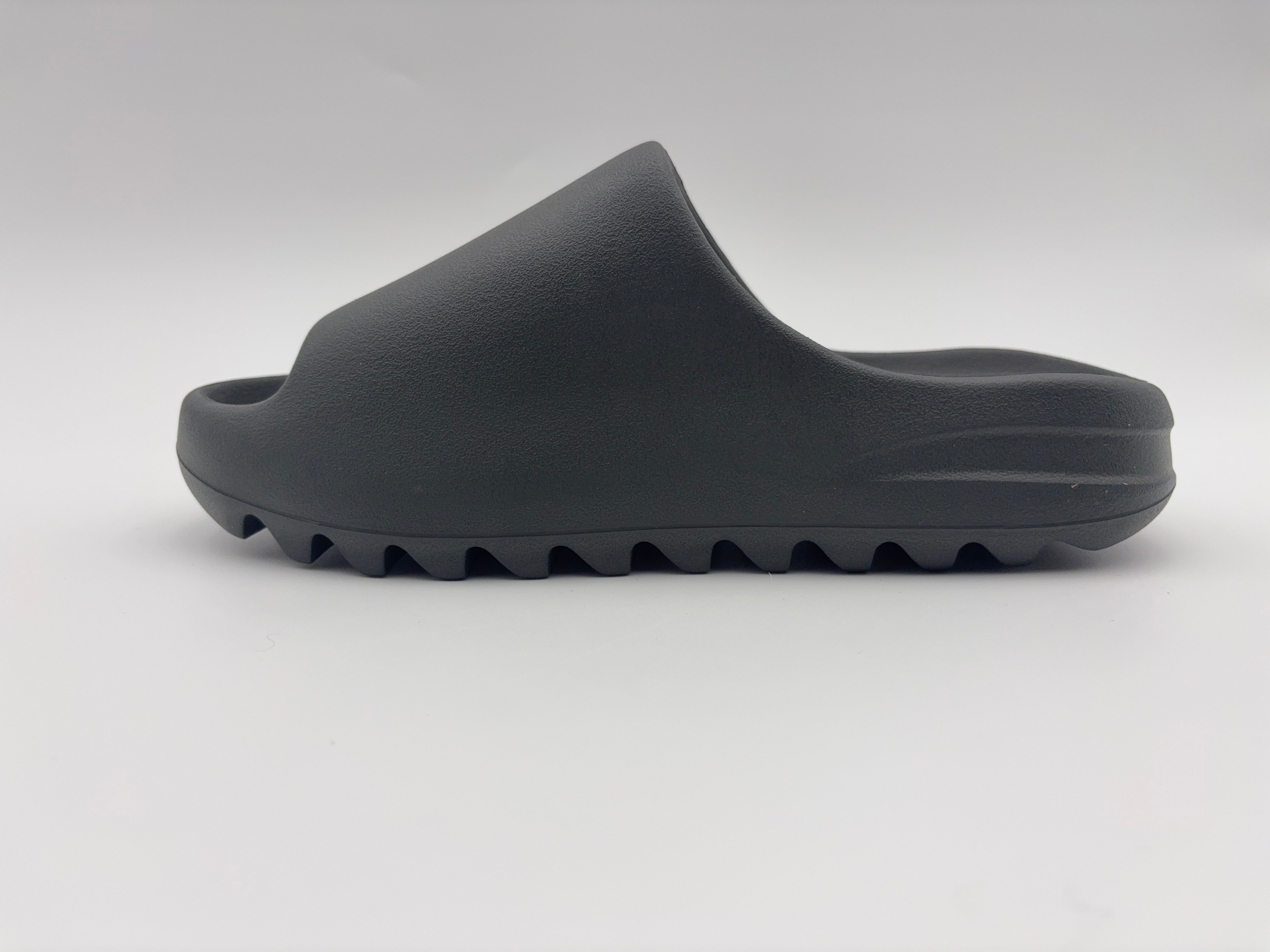 Yeezy Slide 'Dark Onyx'