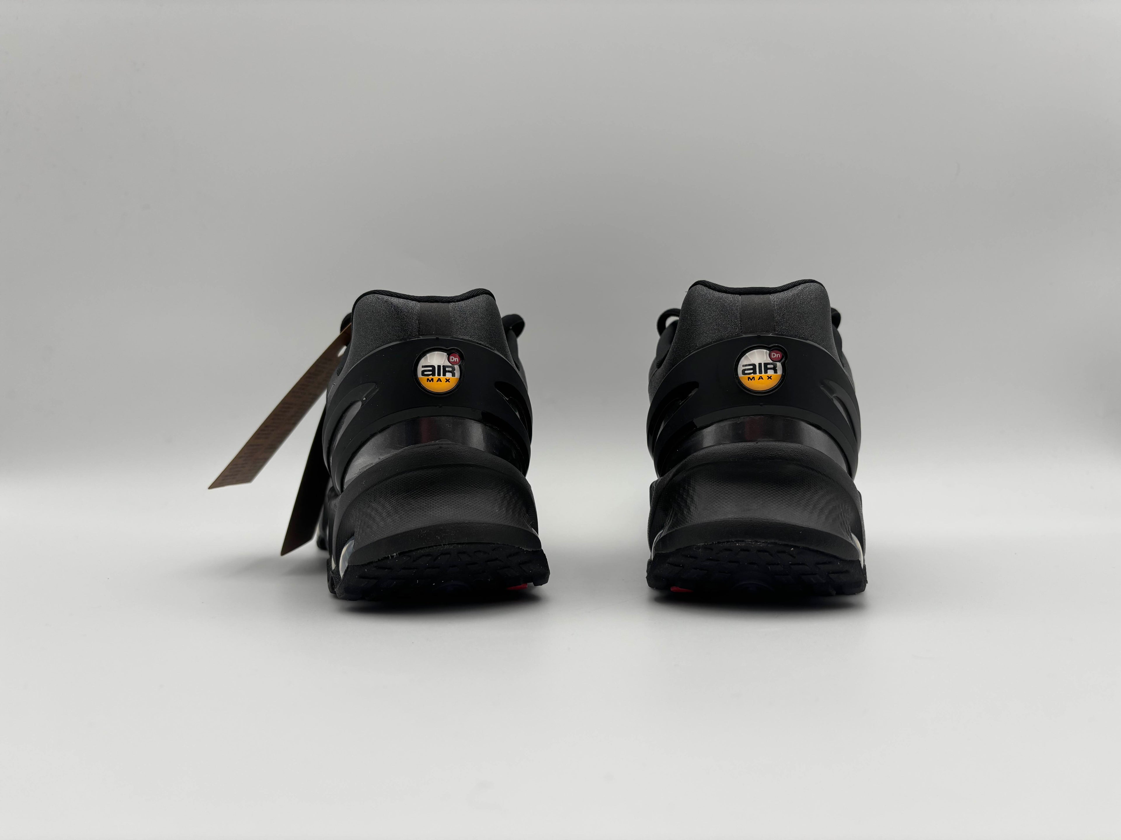 Nike Air Max Dn8 Black Metallic Dark Grey