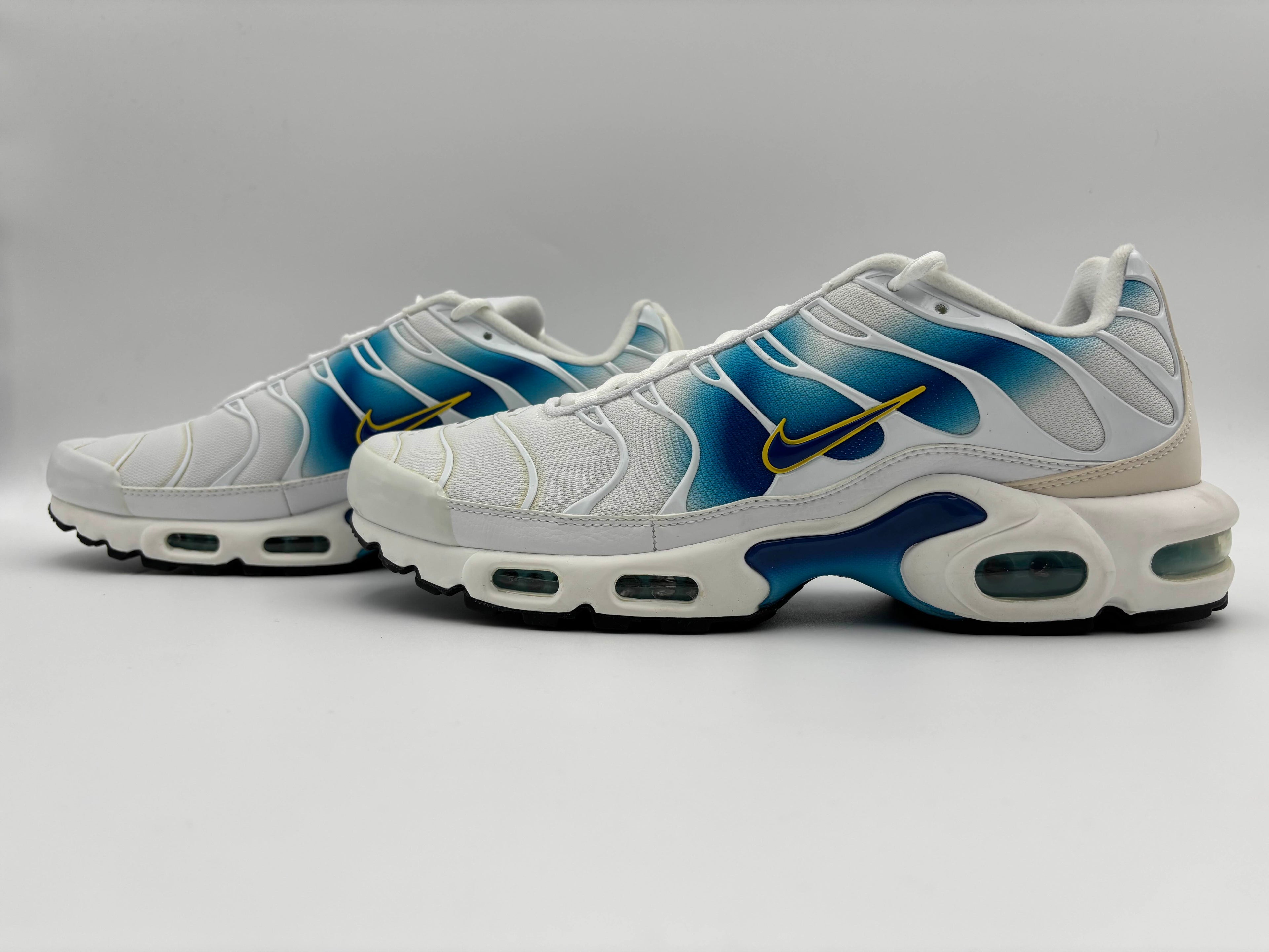 Nike Air Max Plus Spray Paint Swoosh White Blue