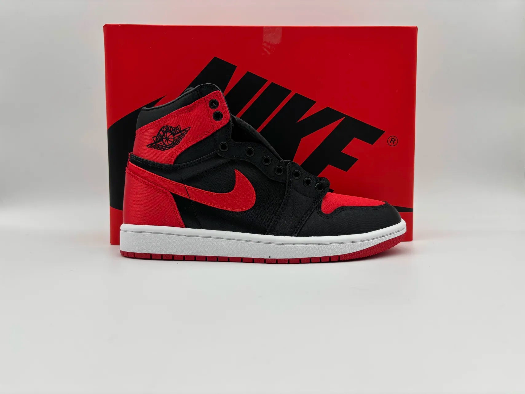 Jordan 1 Retro High OG Satin Bred