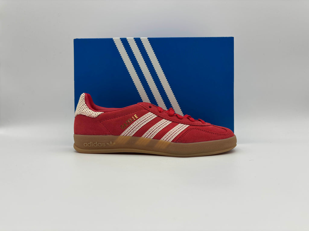 ChatGPT said:Side view of Adidas Gazelle Indoor Better Scarlet Wonder White Gum low-top sneakers with retro design, premium leather upper, and durable gum sole perfect for indoor sports and casual wear
